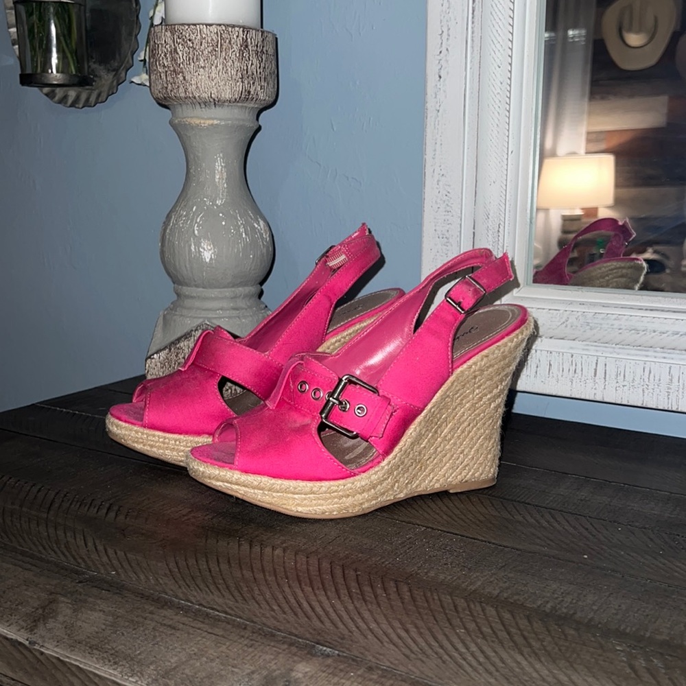 Qupid, hot pink wedges size 6.5